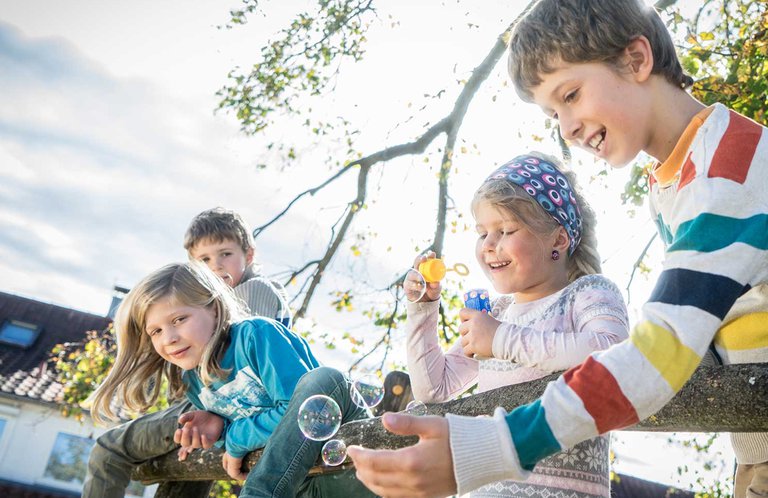 teaser-kinder-beim-spielen.jpg